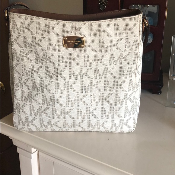 Michael Kors Handbags - Michael Kors Cross body purse